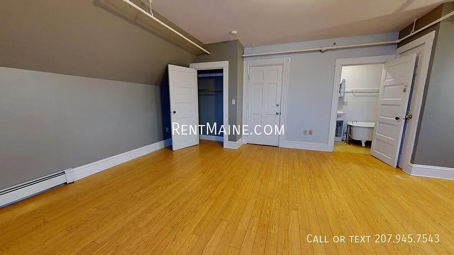 Studio, $950 — Photo 2