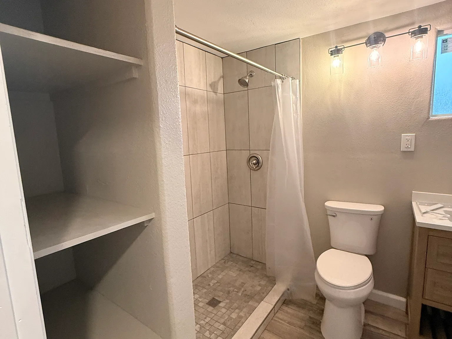 2 bed, 1000 sqft, $1,400 — Photo 4