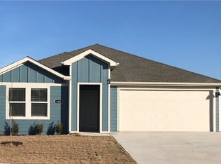 406 NW Bellflower St, Gentry, AR 72734