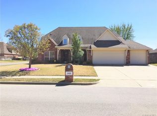 2404 W D St, Jenks, OK 74037
