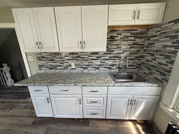 4th image of 11 S Webster Ave Unit 3