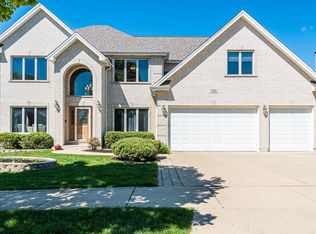 780 Larson Ln, Roselle, IL 60172