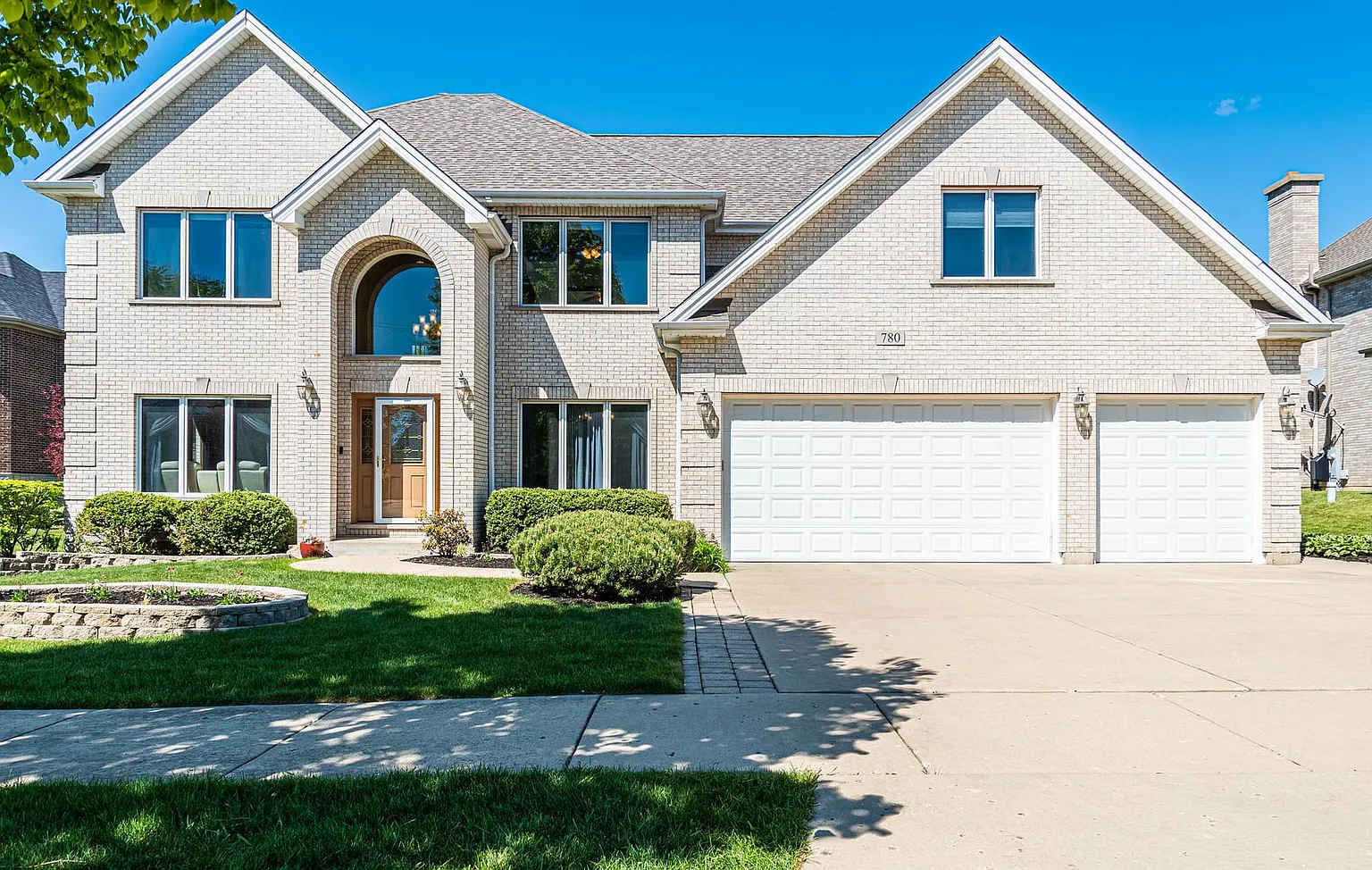 780 Larson Ln photo 1