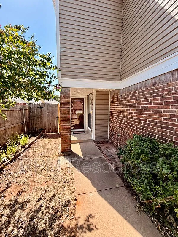 3 bed, 2.5 bath, 1567 sqft, $1,400 — Photo 3