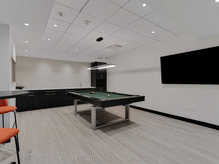 33 Isabella St #511 — Photo 32