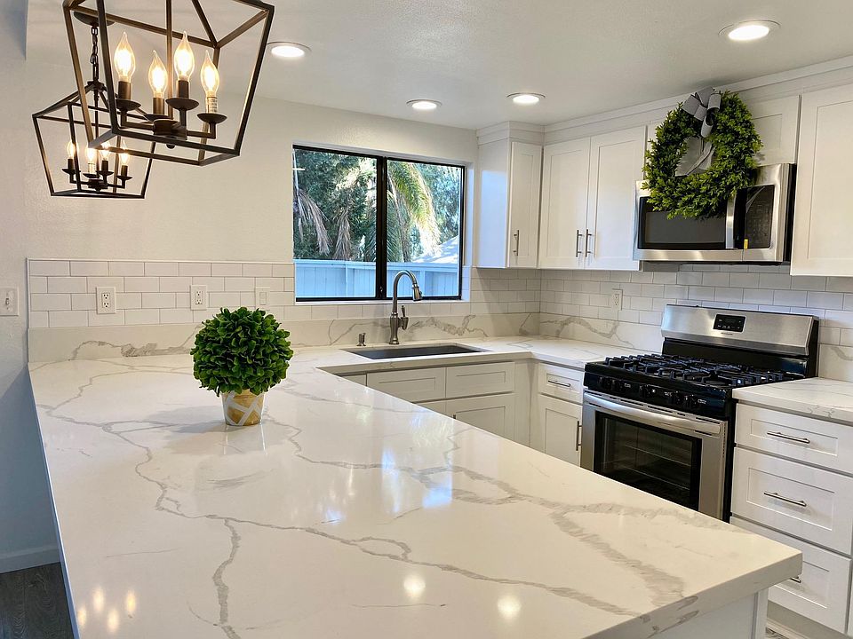 New kitchen. New appliances! New light fixtures! Calacatta quartz counter top!