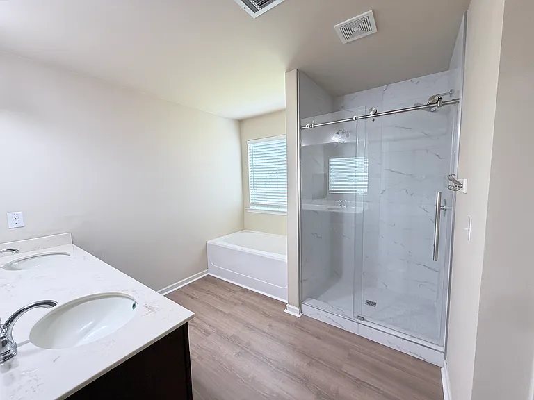 206 Highland Village Ln — Photo 20