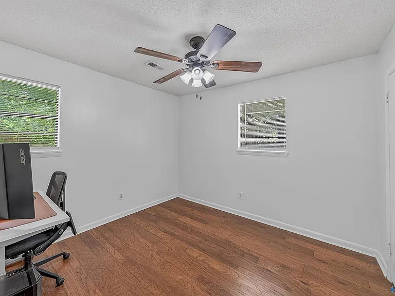 124 W Emert Rd — Photo 19