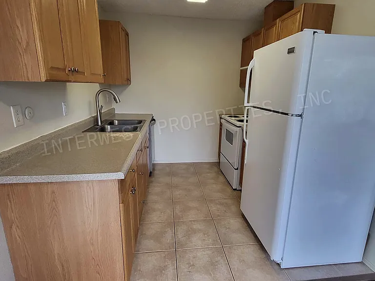 4700 Falls View Ave #8 — Photo 14