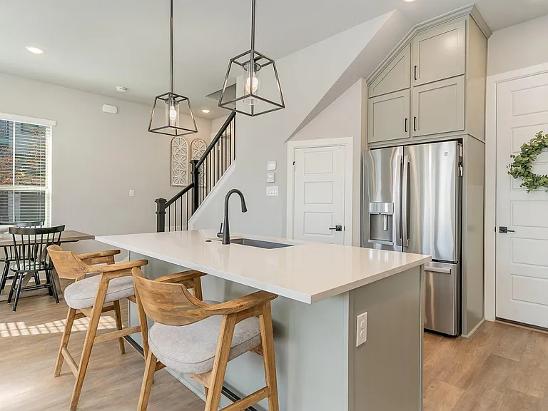7104 Amber Grove Ct — Photo 4