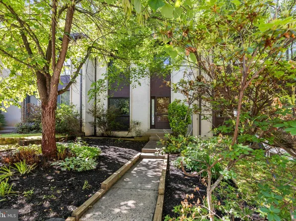 11944 Barrel Cooper Ct, Reston, VA 20191