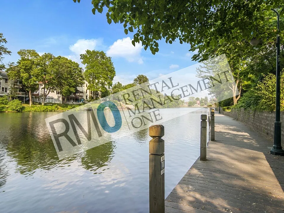 213 Midtown Dr