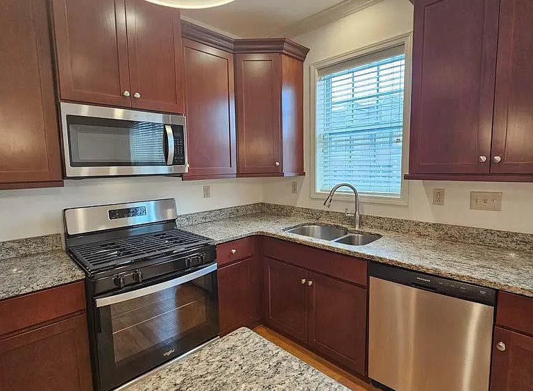 305 Canter Ct — Photo 14