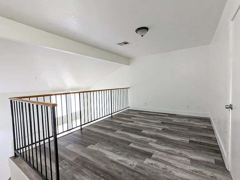 455 Sellers Pl — Photo 8