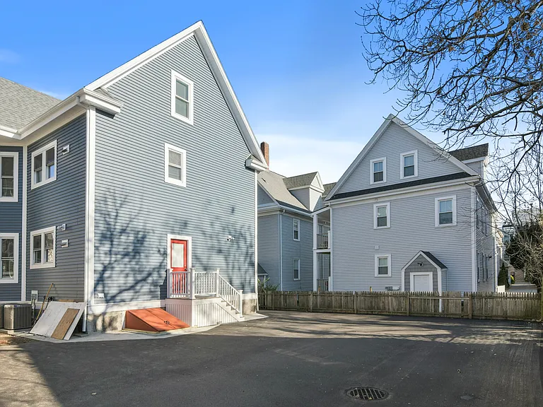 4 Benson St — Photo 24