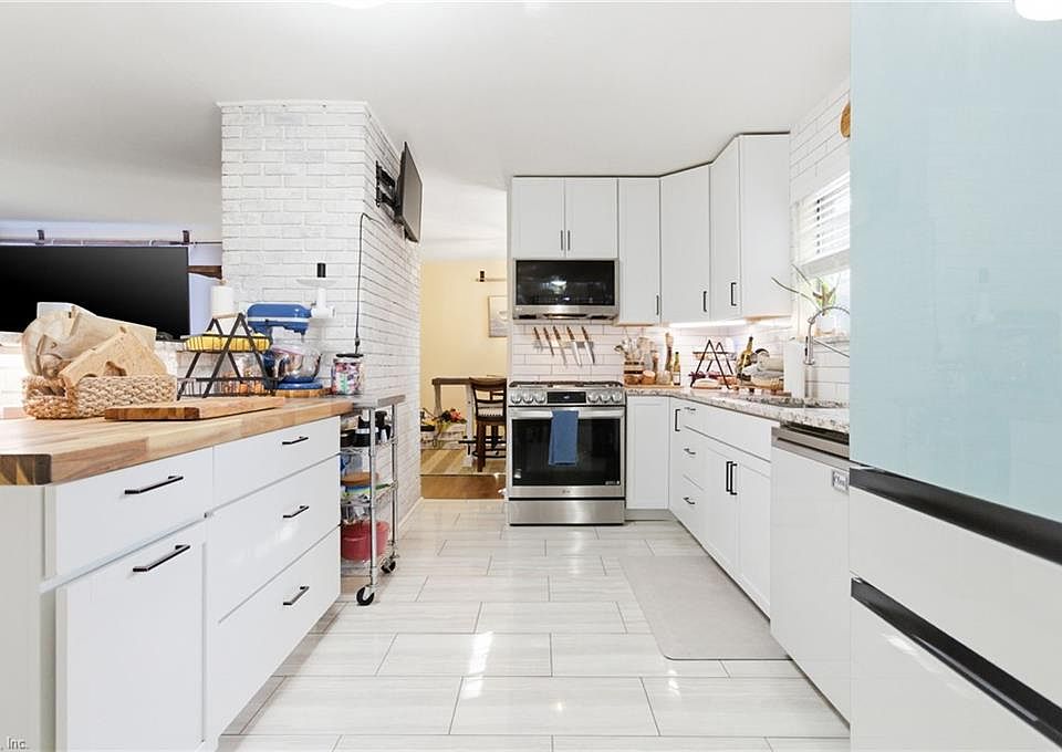 1st image of 221 Upperville Rd