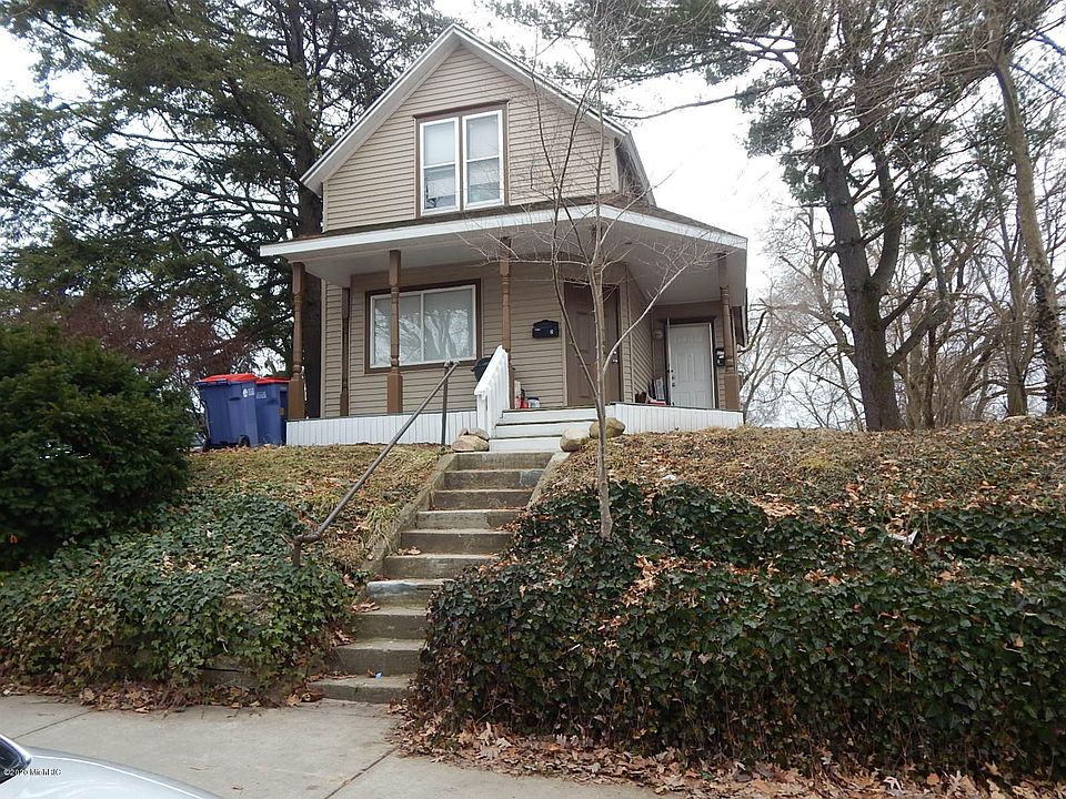 1st image of 52 Grove St NE
