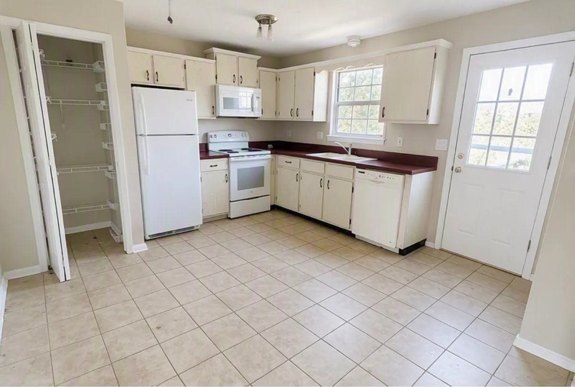 4 bed, 1850 sqft, $2,350 — Photo 3
