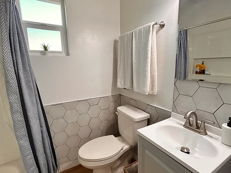 422 N 18th Ave #3 — Photo 11