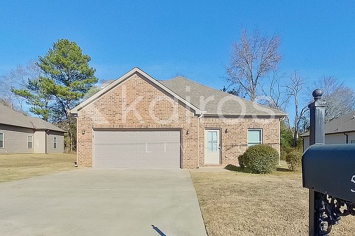 1st image of 569 White Oak Cir
