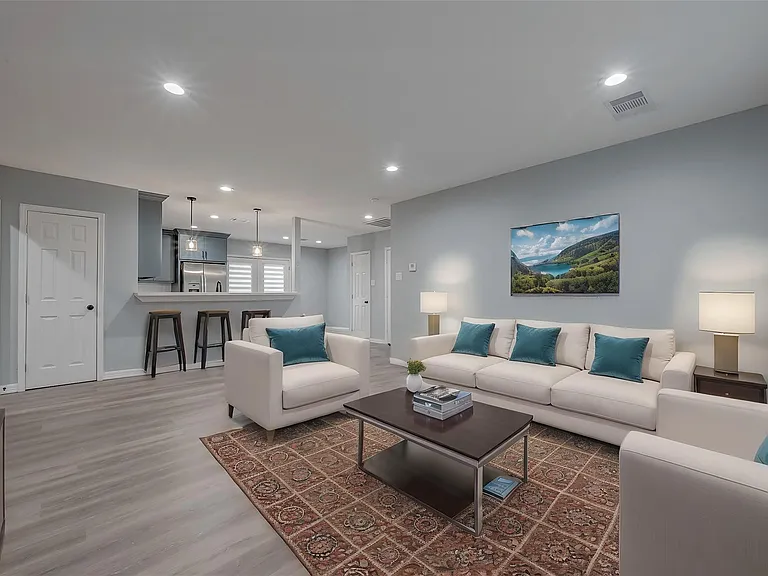 6322 Victoria St — Photo 5