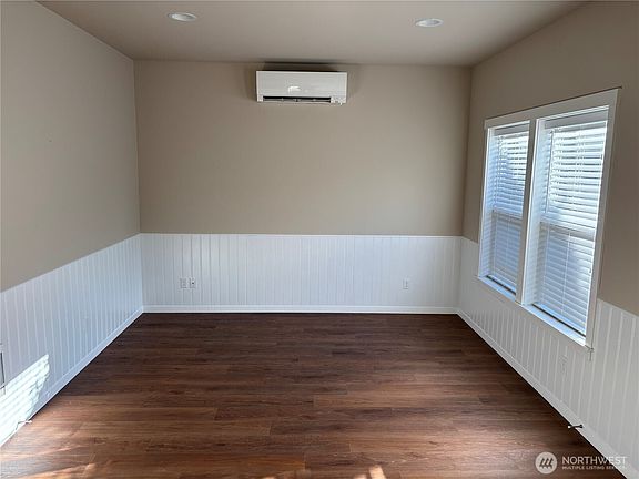 3rd image of 26787 Red Maple Lane NE