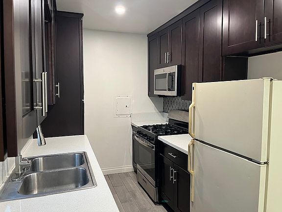 3rd image of 10950 Hatteras St #6