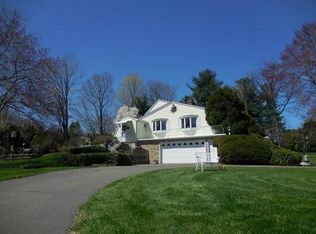 33 Skyline Dr, West Springfield, MA 01089