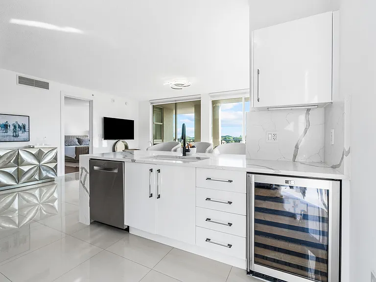 550 Okeechobee Blvd #422 — Photo 9