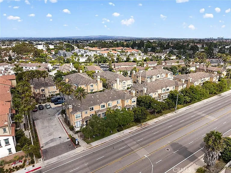 19123 Alexa Ln — Photo 19