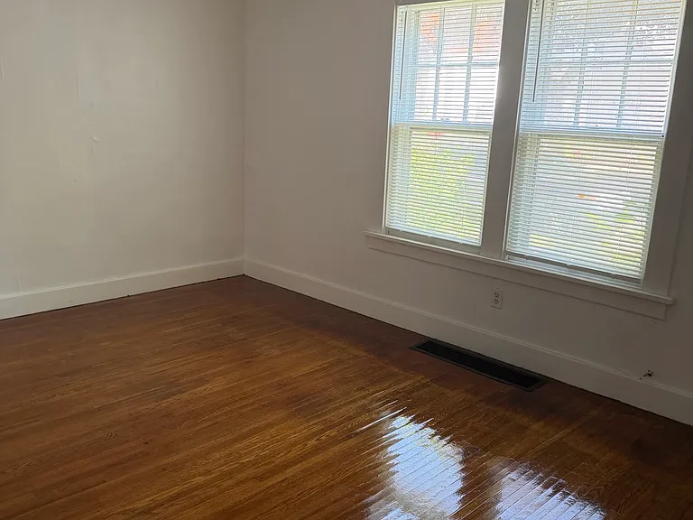 230 Miller St — Photo 8