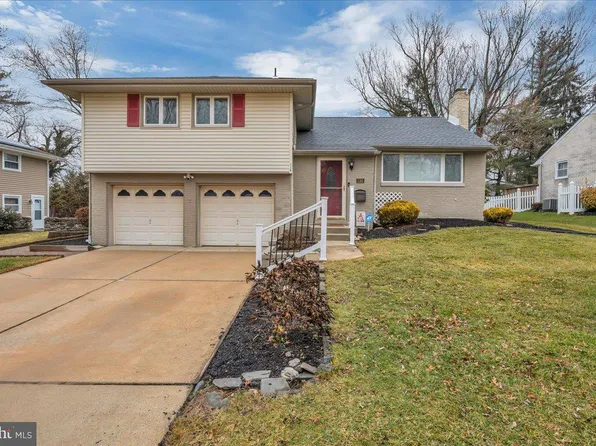 114 Weather Vane Dr, Cherry Hill, NJ 08002