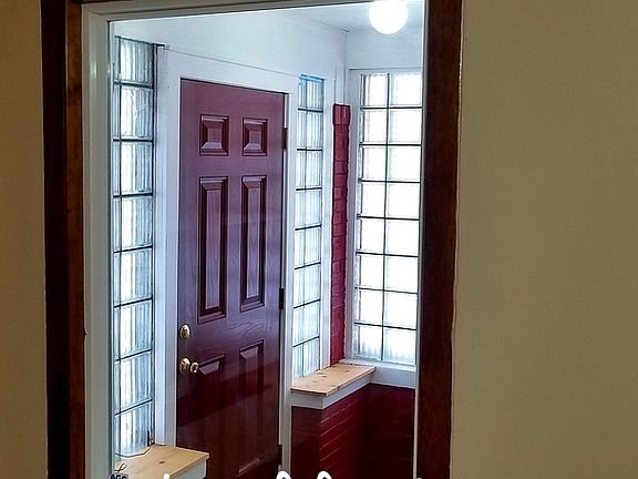 3rd image of 223 N Lavergne Ave