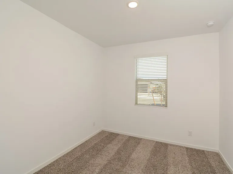 12641 W Daley Ln — Photo 13