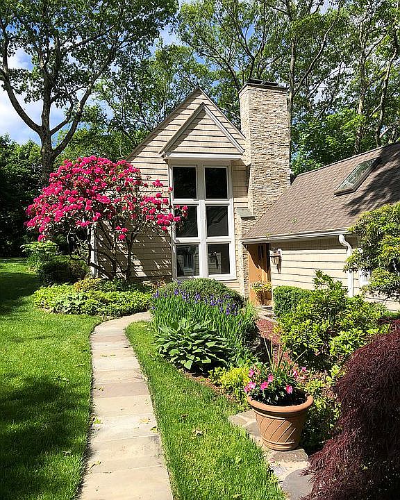 1st image of 99 Woodland Dr