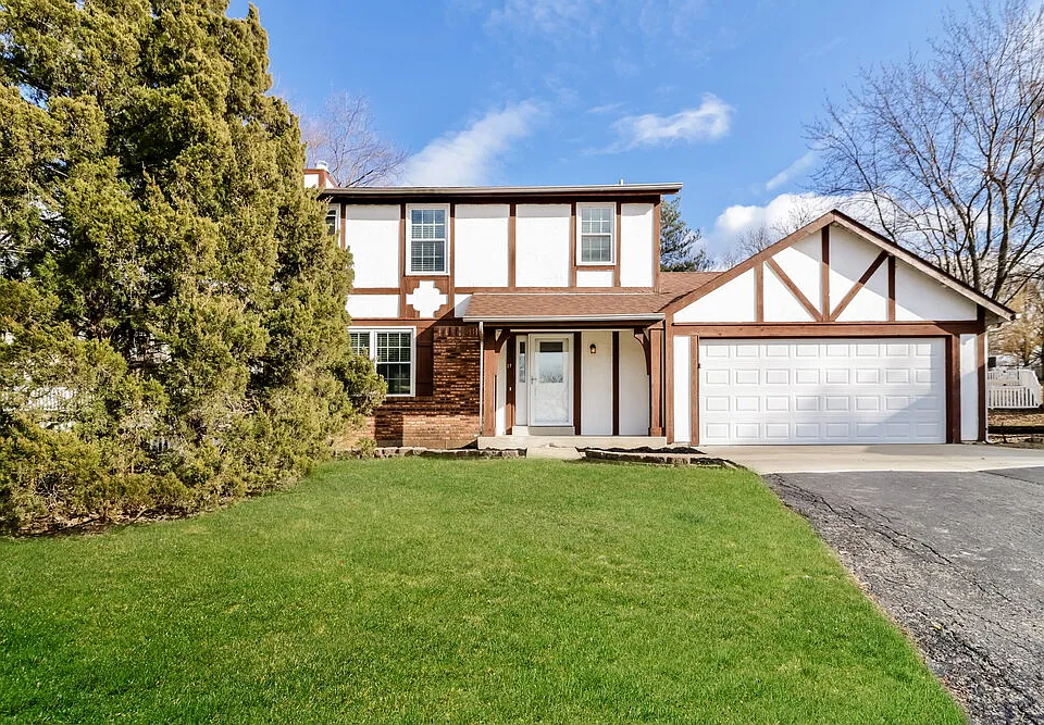 17 Hollow Tree Ct
