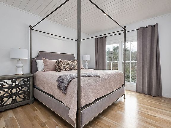4th image of 306 Point William Ln