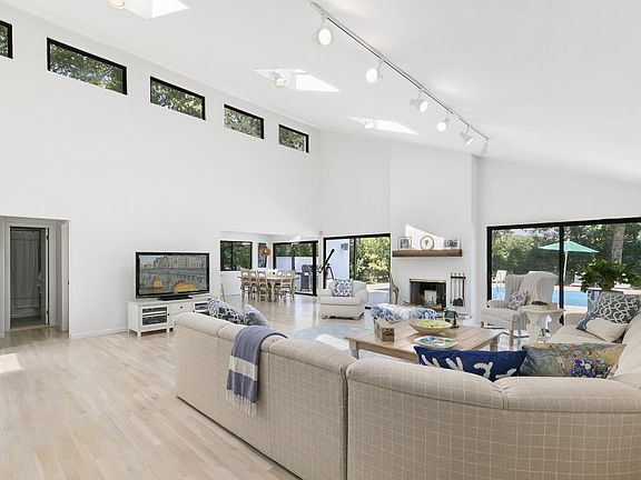 2nd image of 1 Old Fields Ln