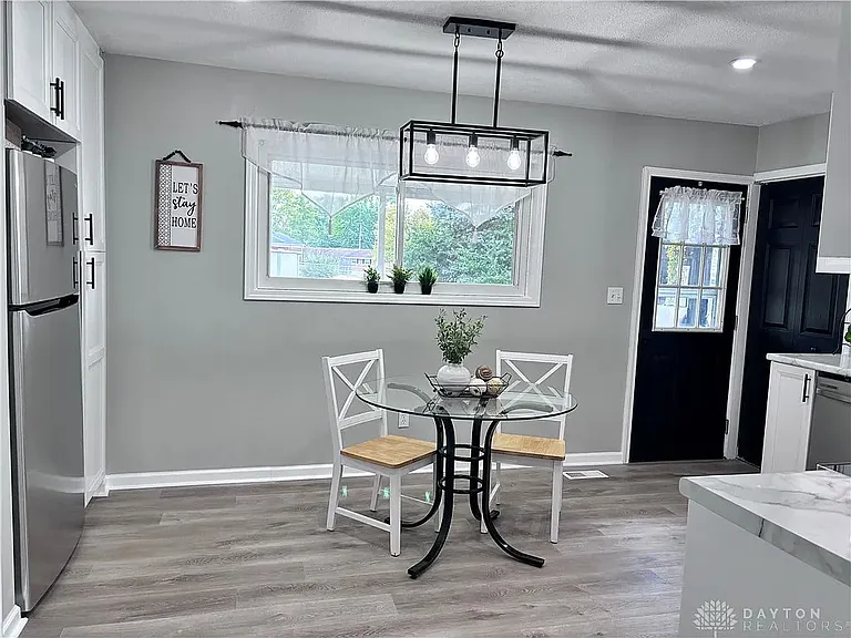 90 Brent Dr — Photo 9