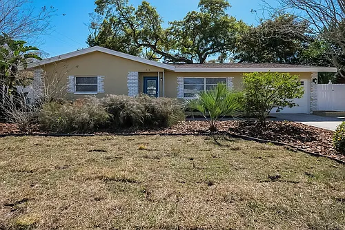 339 Regina Dr S Photo 1