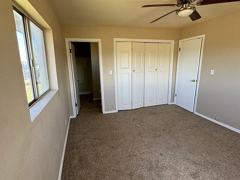 290 S 10th St W — Photo 11