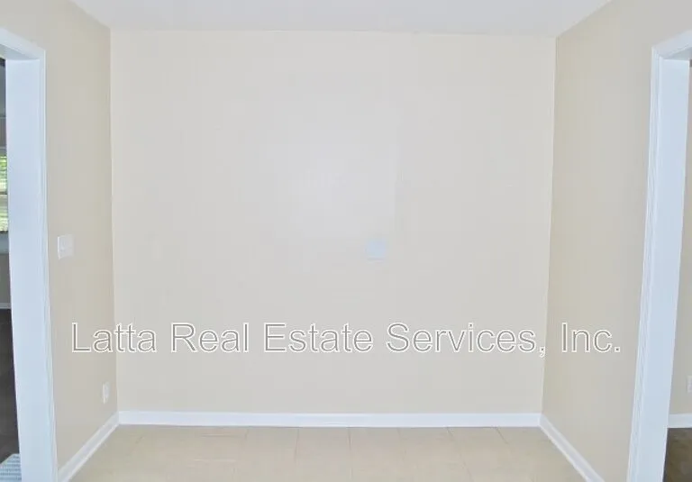 804 NW South Summit Cir — Photo 5