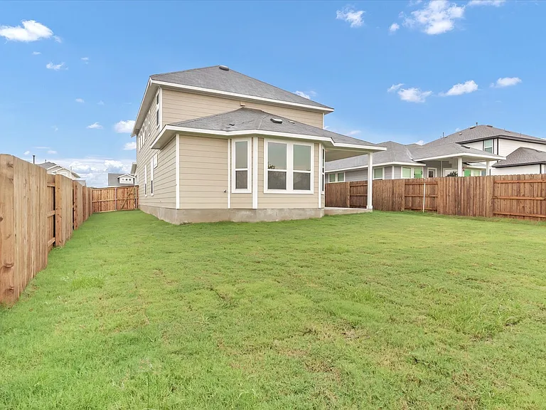 135 Lyndon Dr — Photo 22