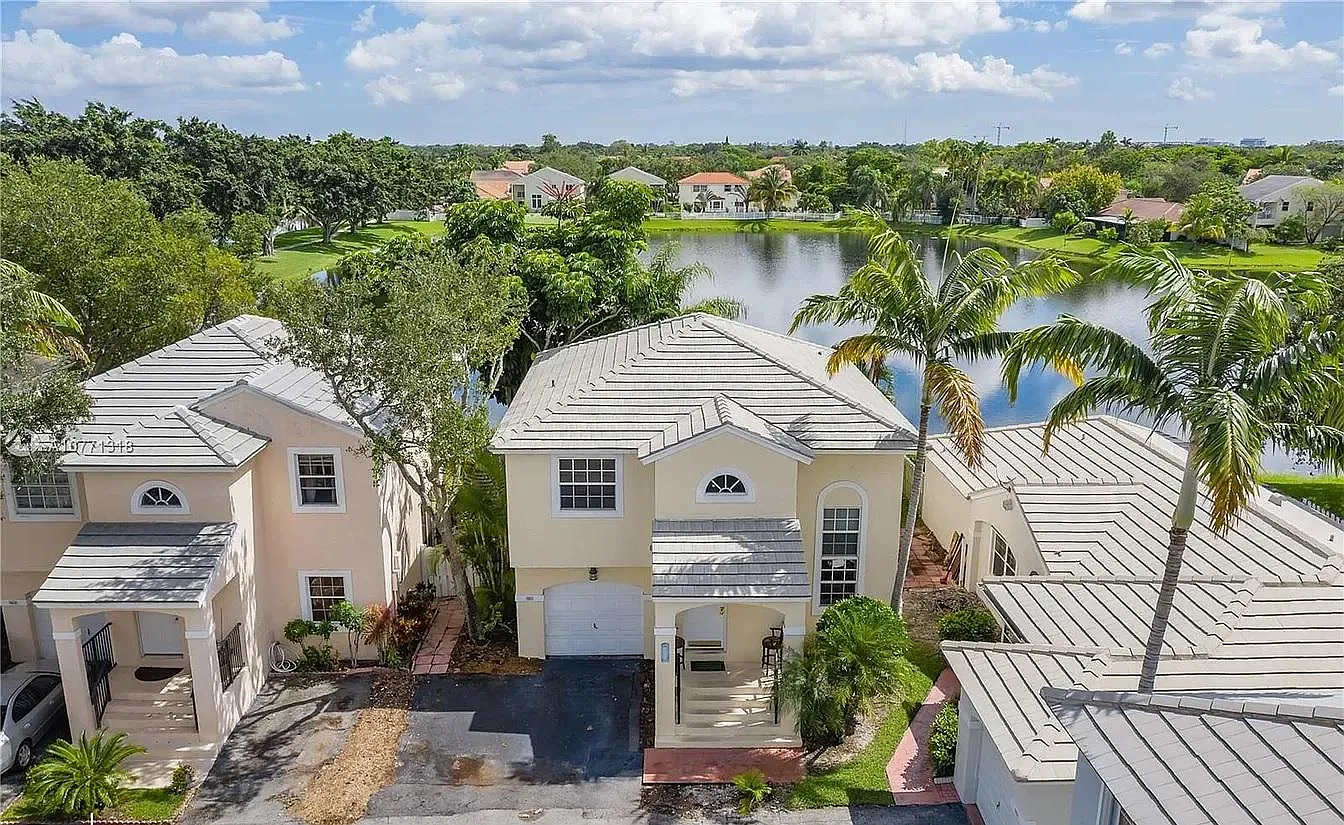 NW 9th Ct, Plantation — Photo 1