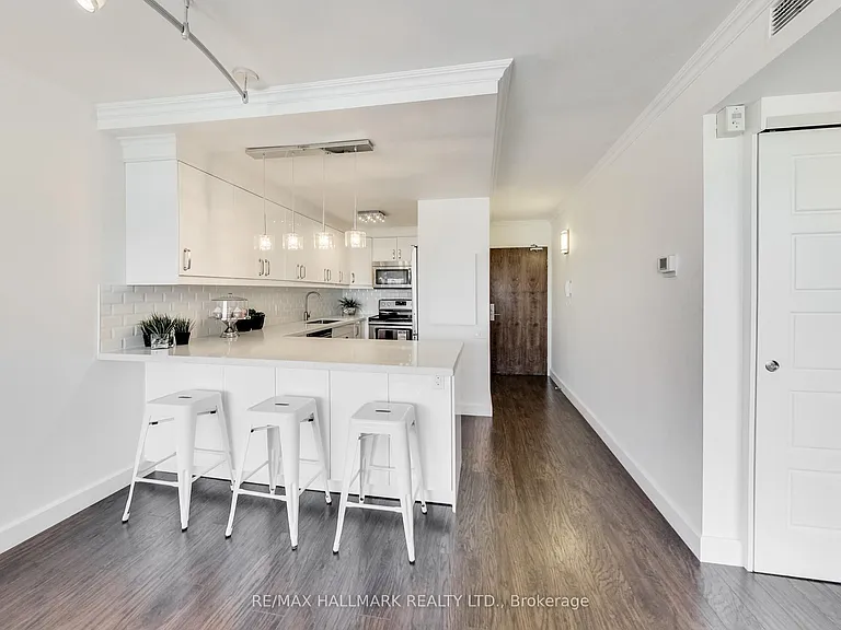 914 Yonge St #1509 — Photo 3