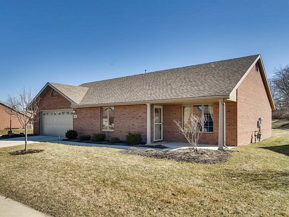 4th image of 825 Hickory Hl