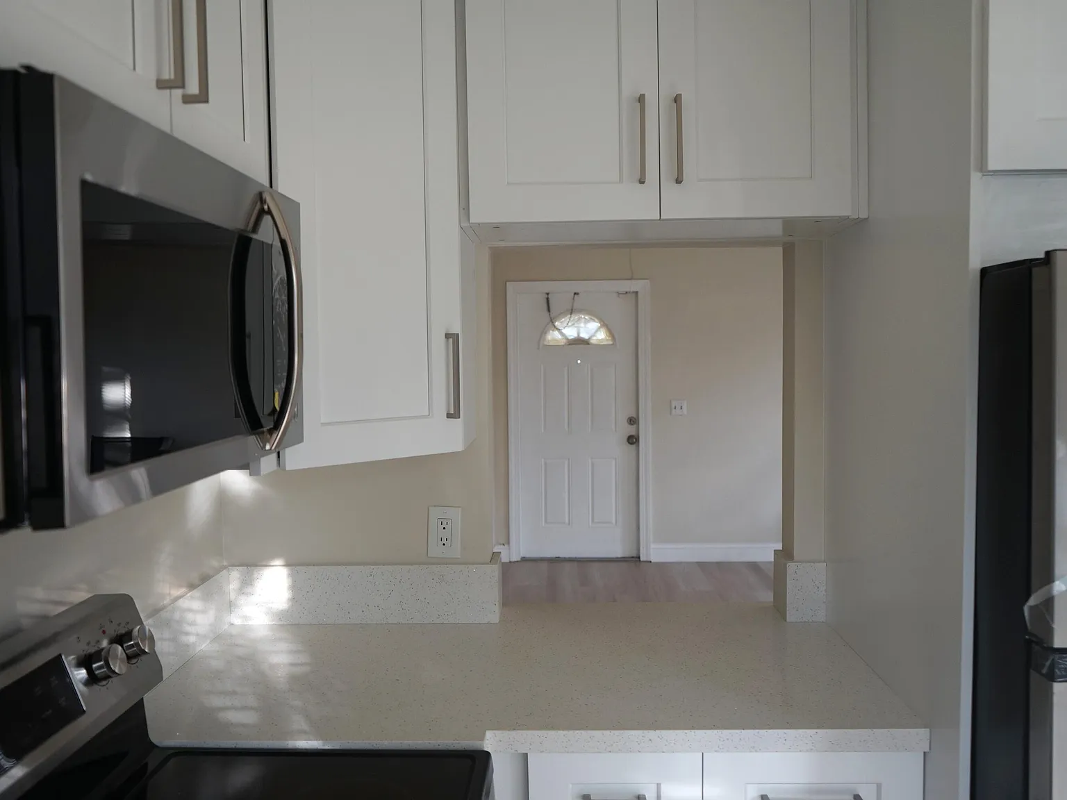 2 bed, 1.0 bath, 832 sqft, $1,900 — Photo 4