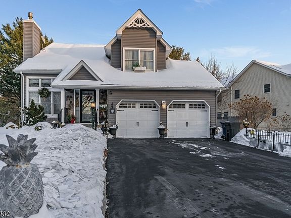 2nd image of 7 Rachel Ct