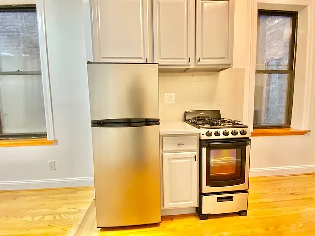 306 E 11th St #4C — Photo 7
