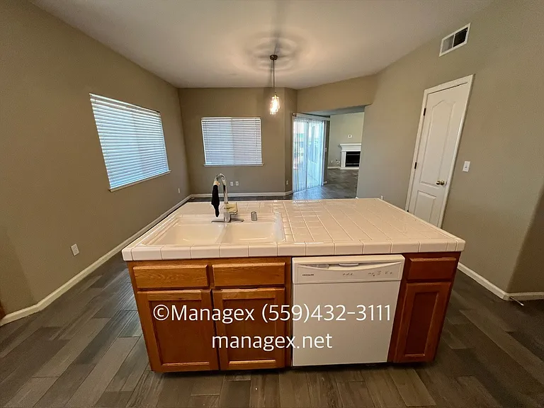 110 N Anderson Ave — Photo 8